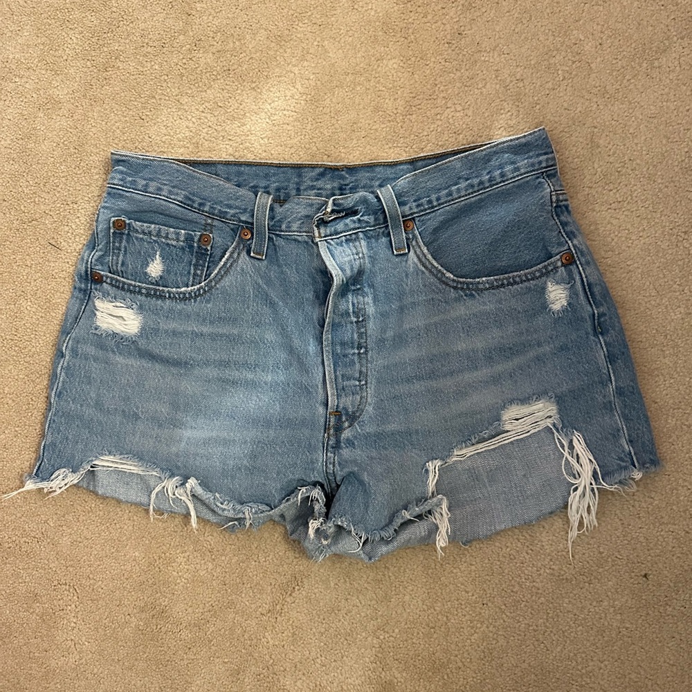 Denim Distressed Women's Shorts Levi’s size 31